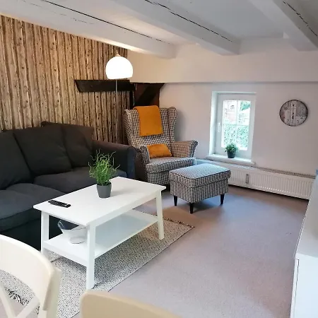 Charmantes Im Dachgeschoss Appartement *
